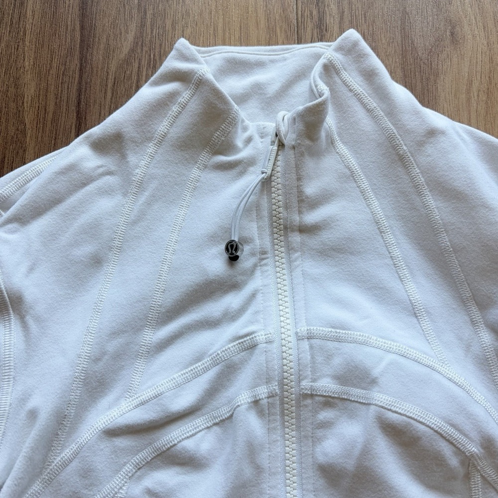 Lululemon white Define Jacket Size 6 Good Condition With Tear Away Tag - Picture 2 of 8